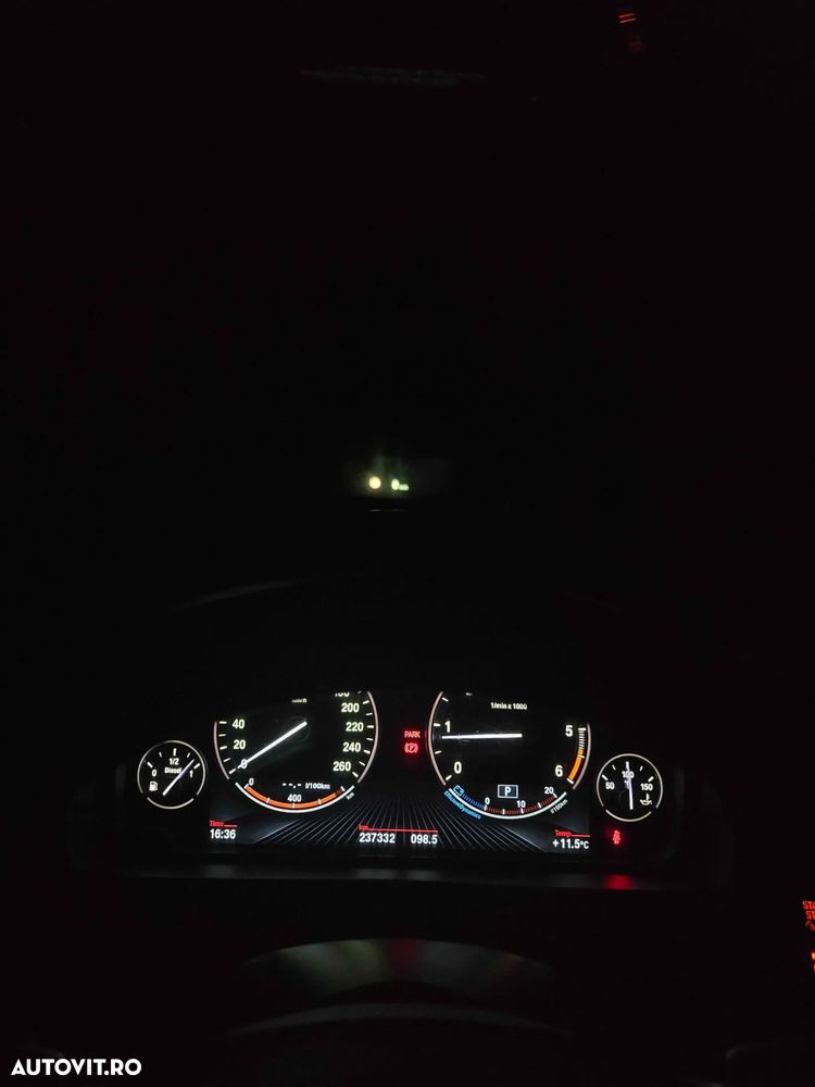 BMW Seria 5 ver-525d-xdrive - 28