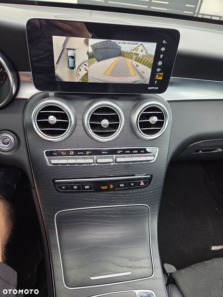 Mercedes-Benz GLC 200 4Matic 9G-TRONIC AMG Line Plus - 30