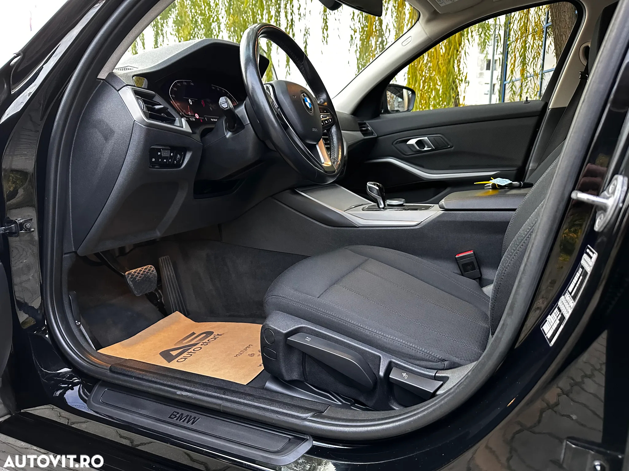 BMW Seria 3 318d Aut. - 16