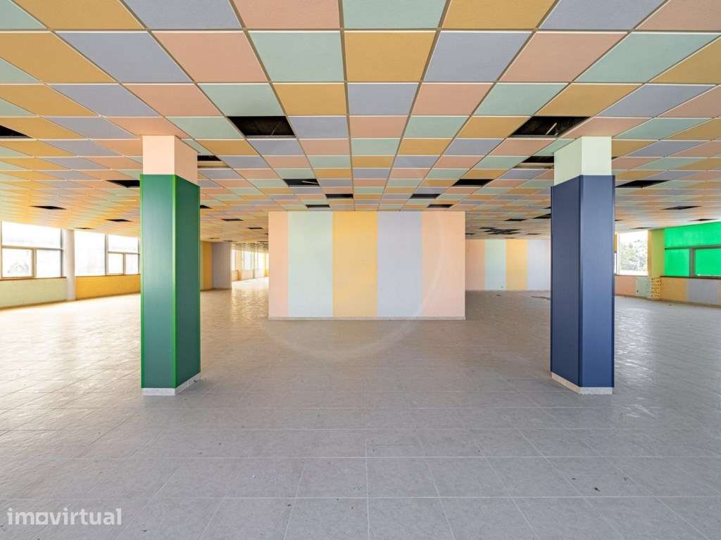 Espaço Comercial com 4.300 m² para Arrendamento - Grande imagem: 4/25