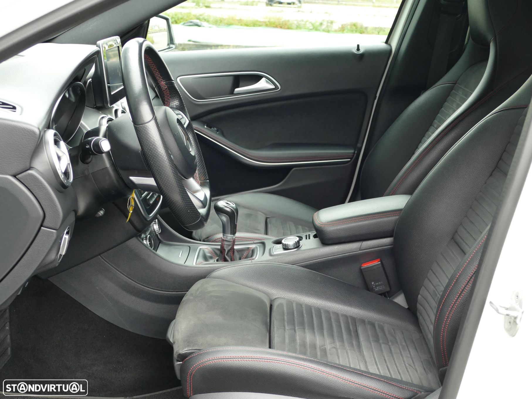 Mercedes-Benz GLA 180 CDi AMG Line - 13