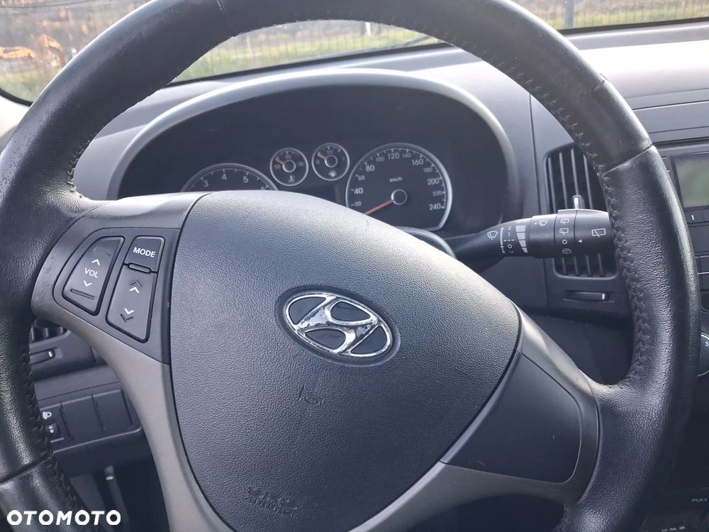 Hyundai i30 1.4 Base + - 14