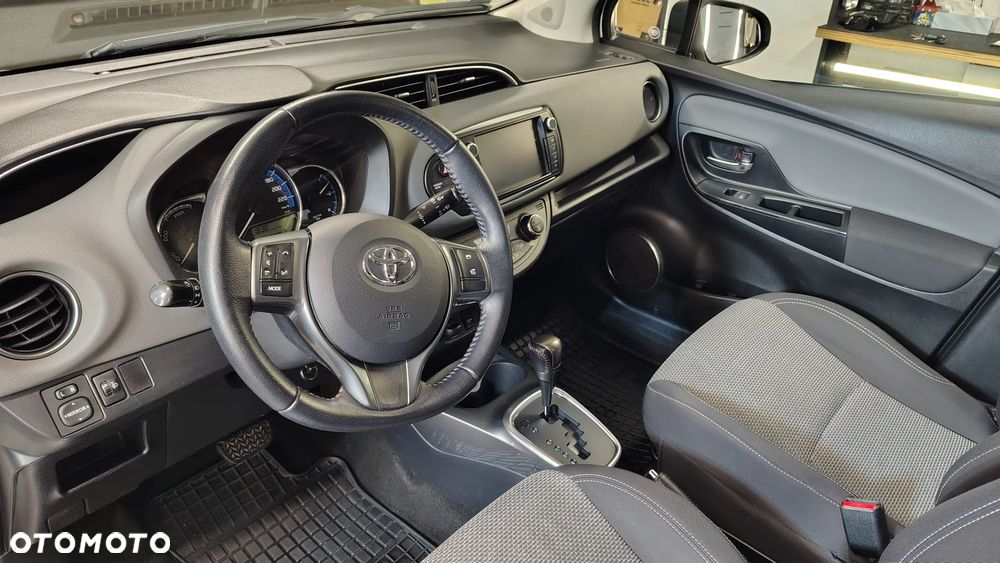 Toyota Yaris Hybrid 100 Premium - 13