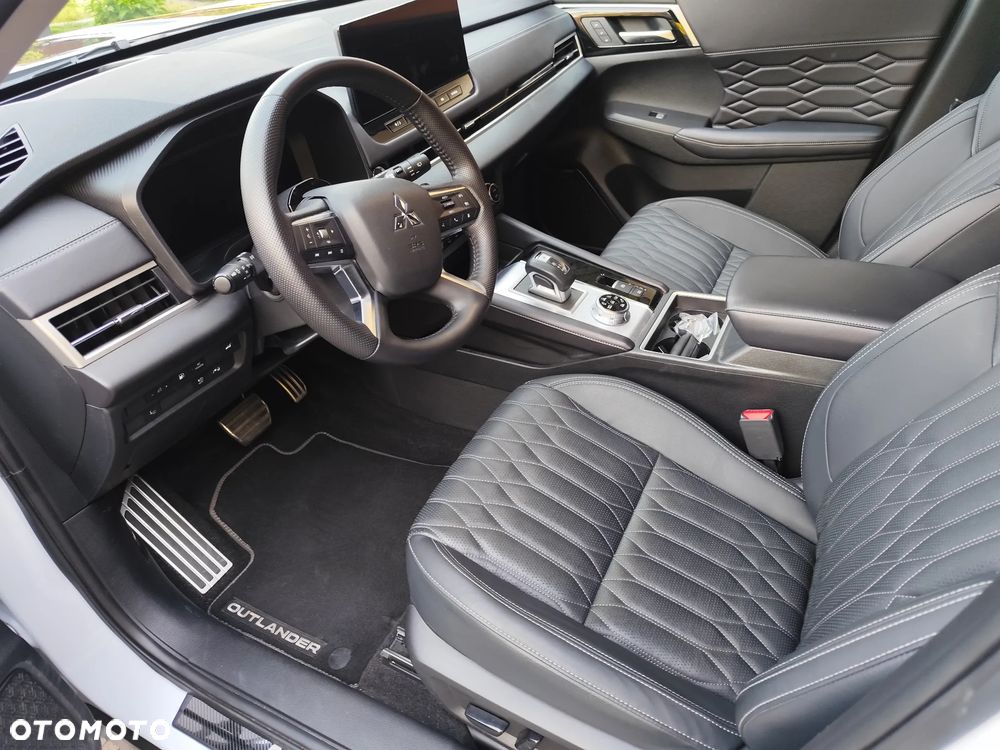 Mitsubishi Outlander 2.4 4WD Diamant TOP - 11