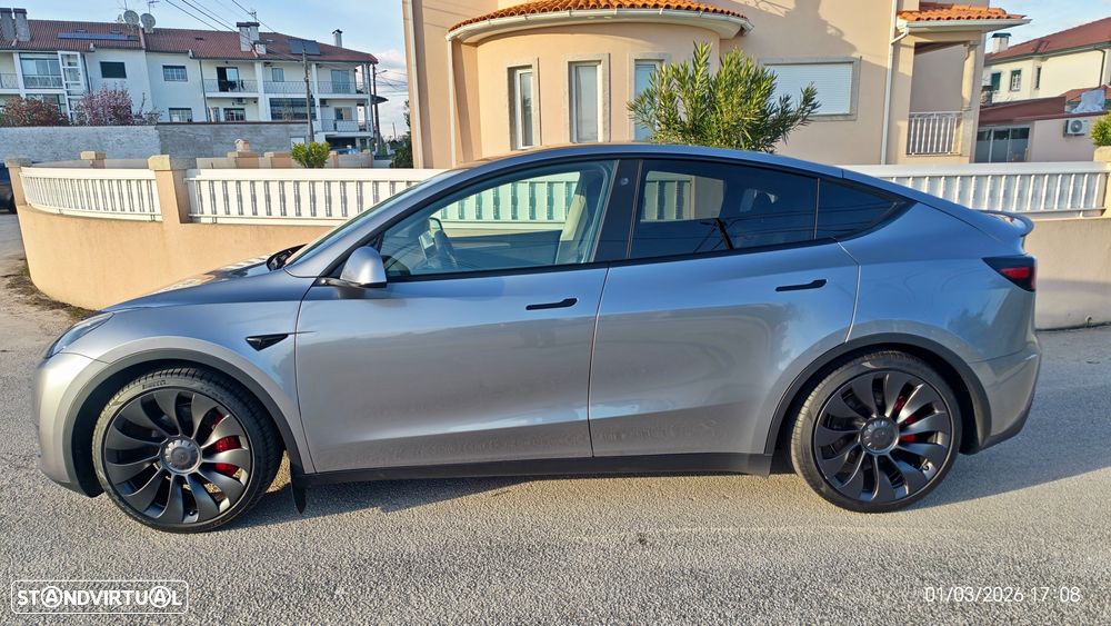 Tesla Model Y Performance Tração Integral - 26