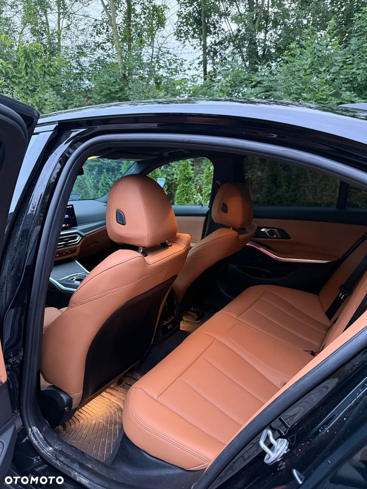 BMW Seria 3 330i xDrive - 14