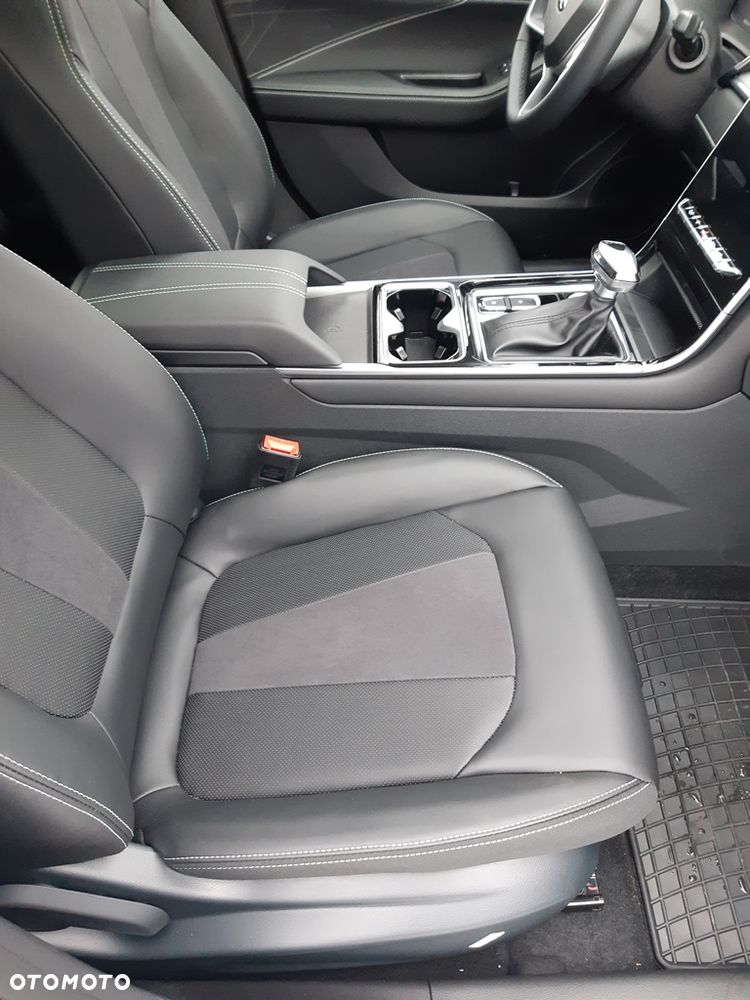 JAC J7 Plus CVT - 14