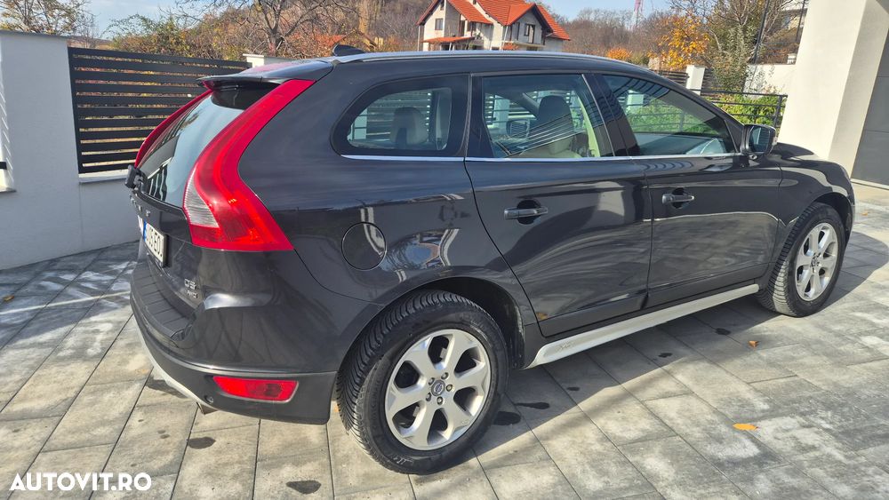 Volvo XC 60 D5 AWD Geartronic Summum - 3