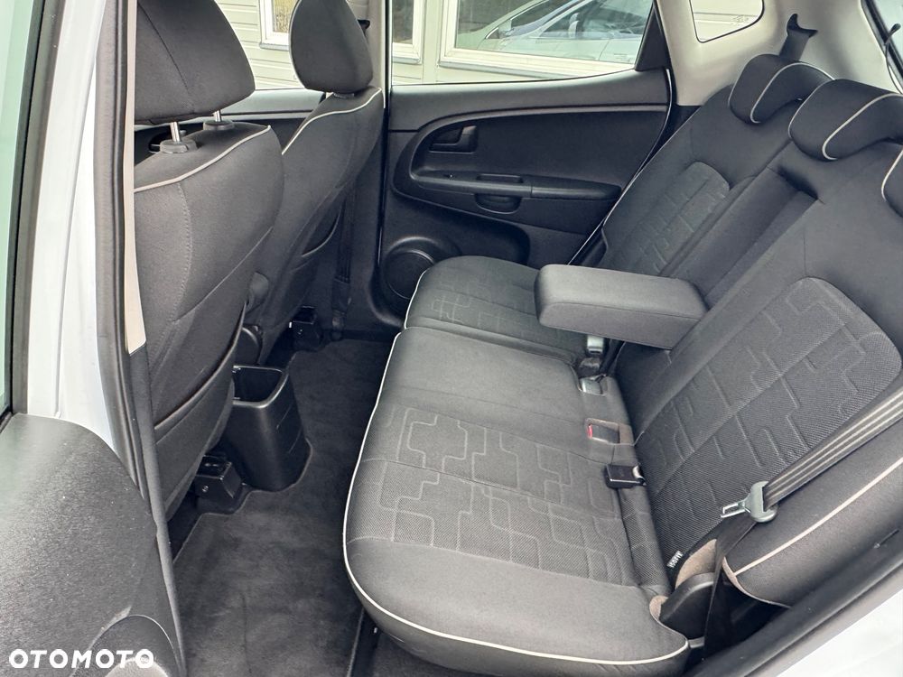 Kia Venga 1.4 CVVT UEFA EURO 2016 - 24