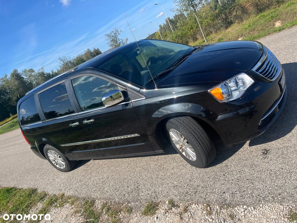Chrysler Town & Country - 1