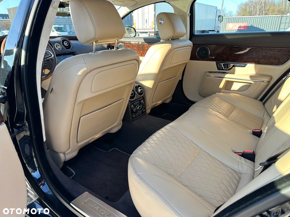 Jaguar XJ 3.0 T LWB AWD Portfolio - 12