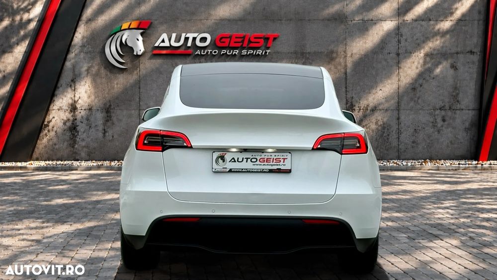 Tesla Model Y Long Range Dual Motor AWD - 6