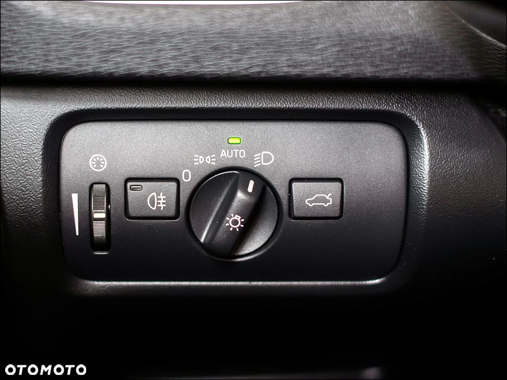Volvo V40 Cross Country - 29