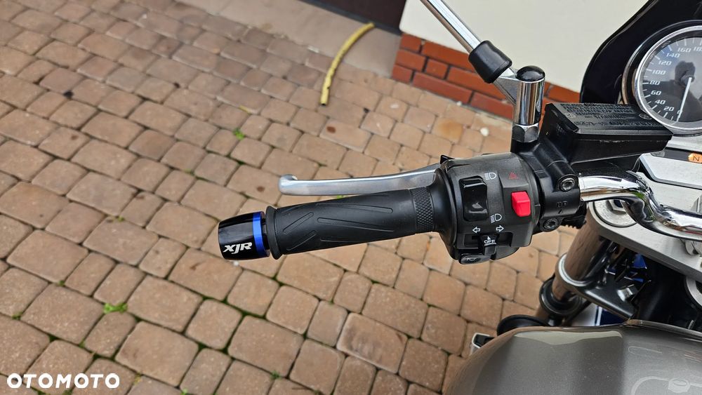 Yamaha XJR - 26