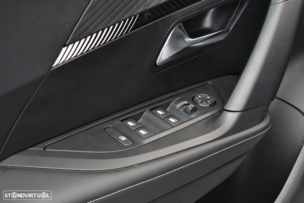 Peugeot 2008 1.2 PureTech Allure - 21