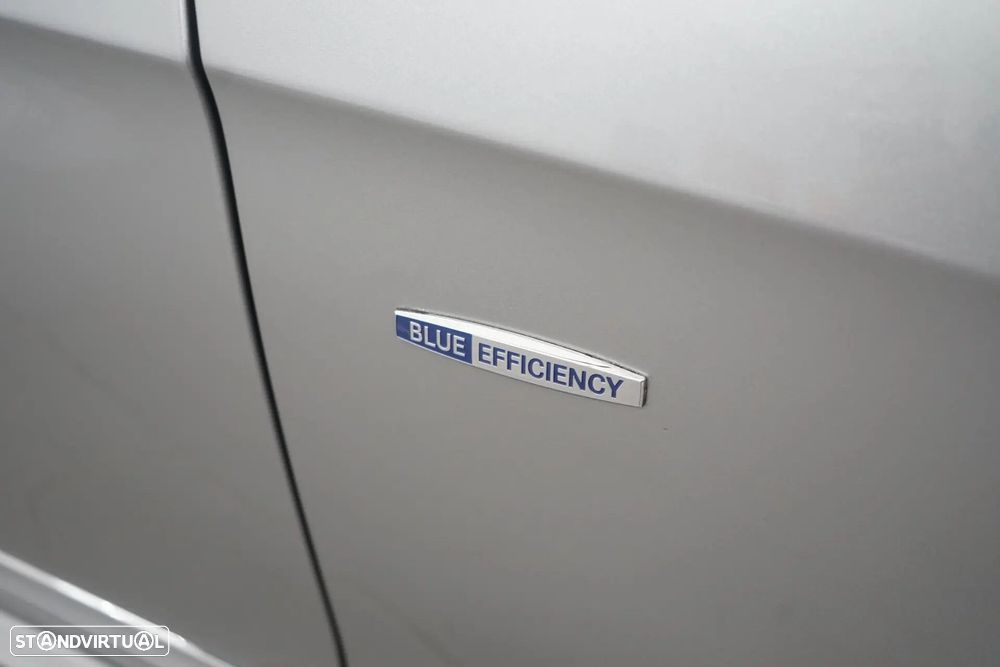 Mercedes-Benz E 220 CDi Avantgarde BlueEfficiency Auto - 11