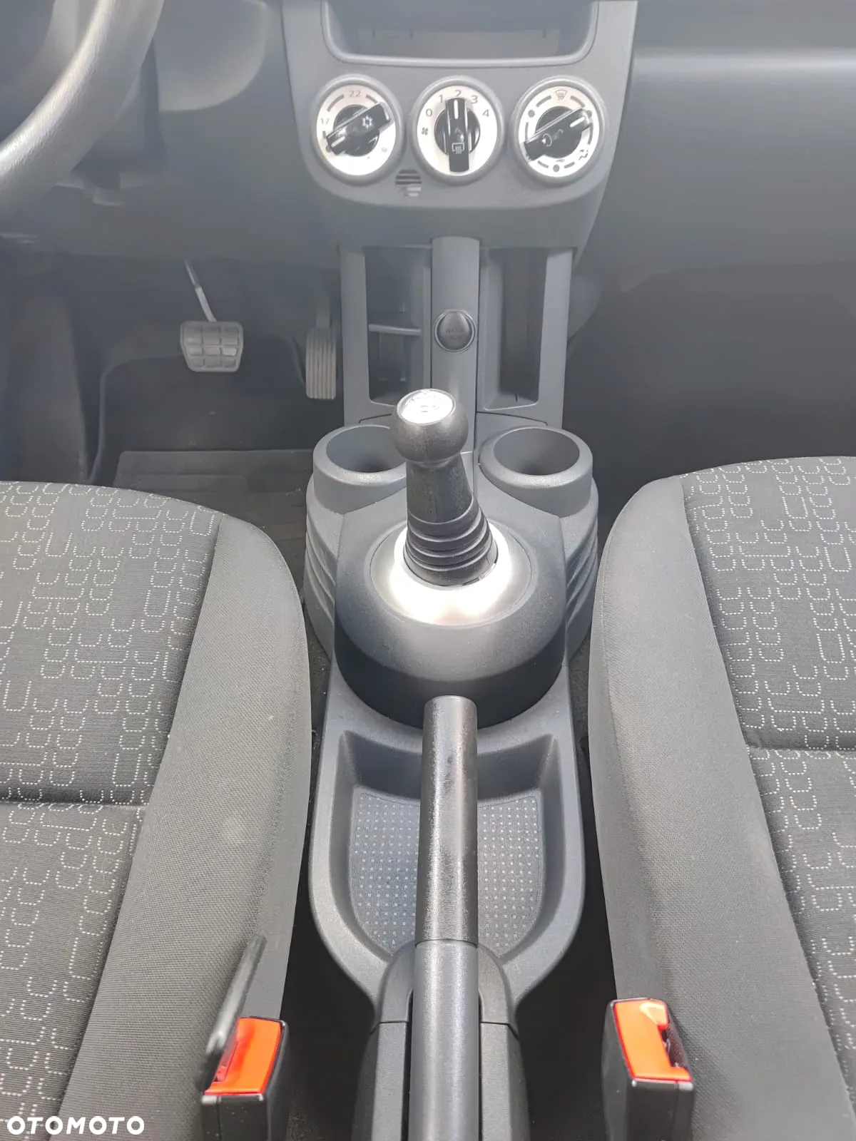 Mitsubishi Colt - 7