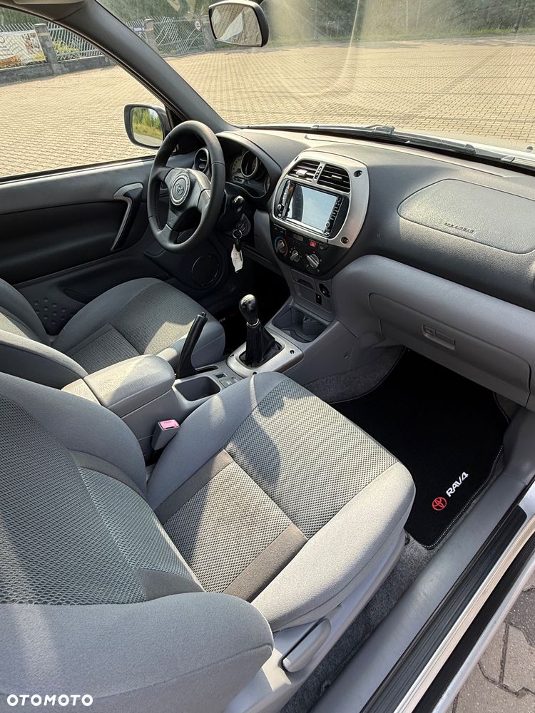 Toyota RAV4 - 16