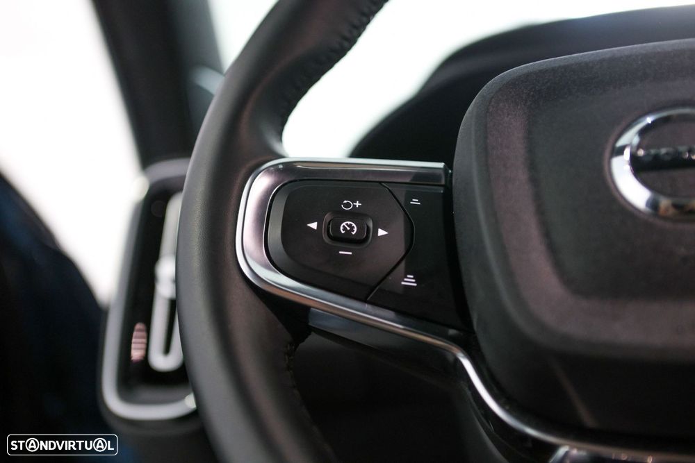 Volvo XC 40 2.0 B3 Plus Dark - 15