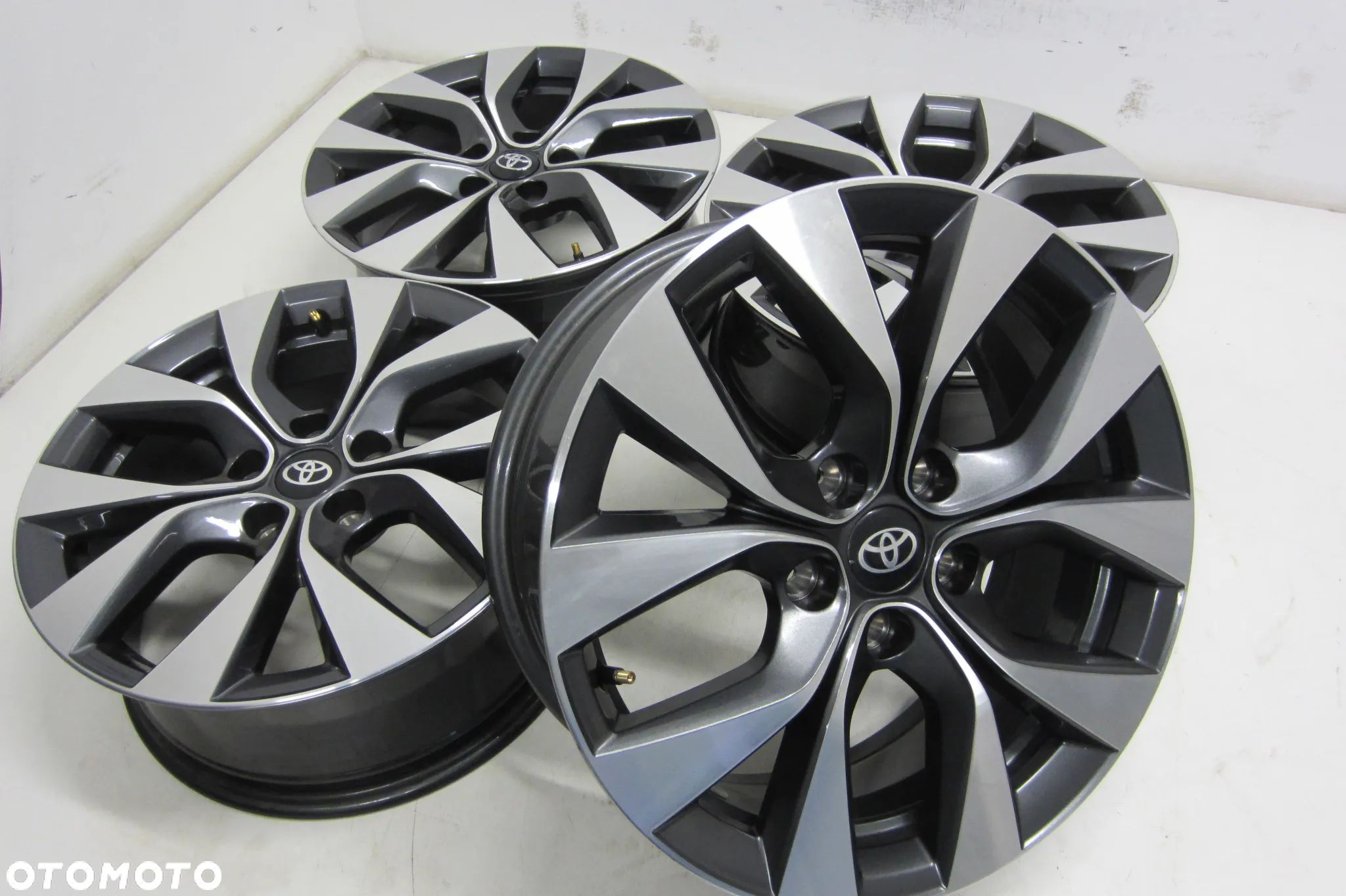 FELGI ALUMINIOWE 17 TOYOTA  CH-R AURIS AVENSIS RAV 4 COROLLA VERSO YARIS CROSS CAMRY - 1