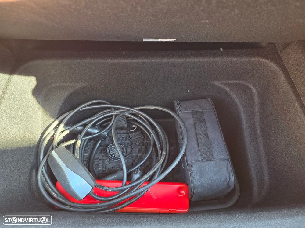 Tesla Model Y Long Range Dual Motor AWD - 9