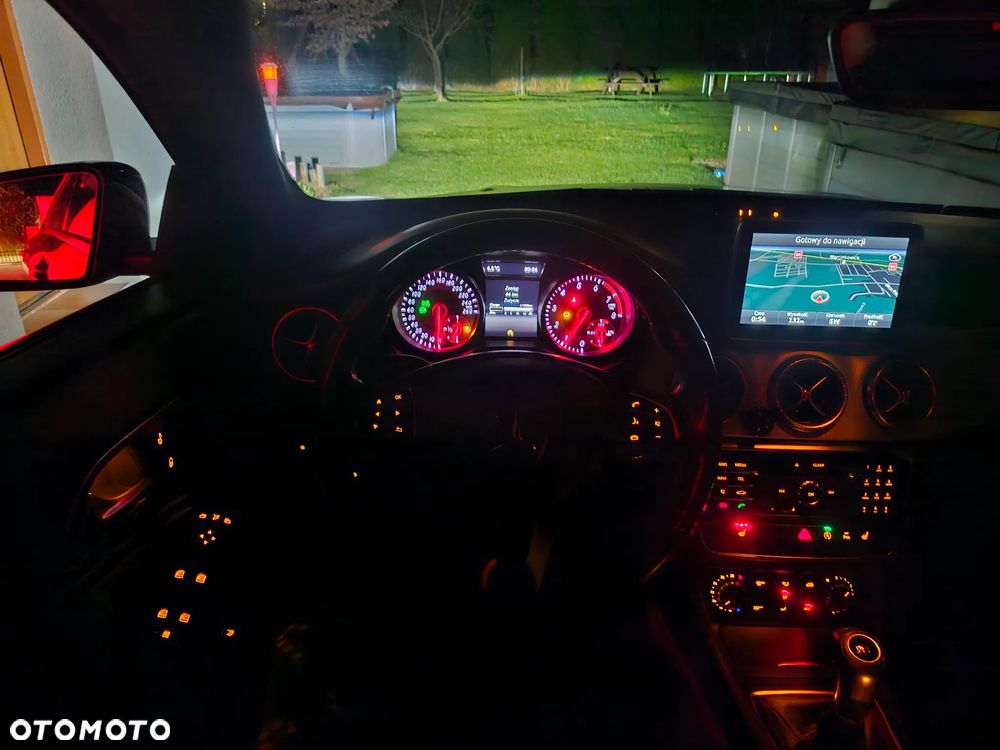 Mercedes-Benz CLA 180 Urban - 22