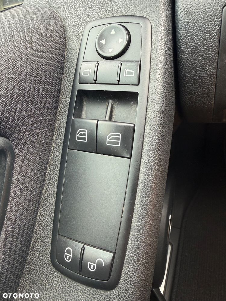 Mercedes-Benz Klasa A 180 BlueEFFICIENCY Avantgarde - 24