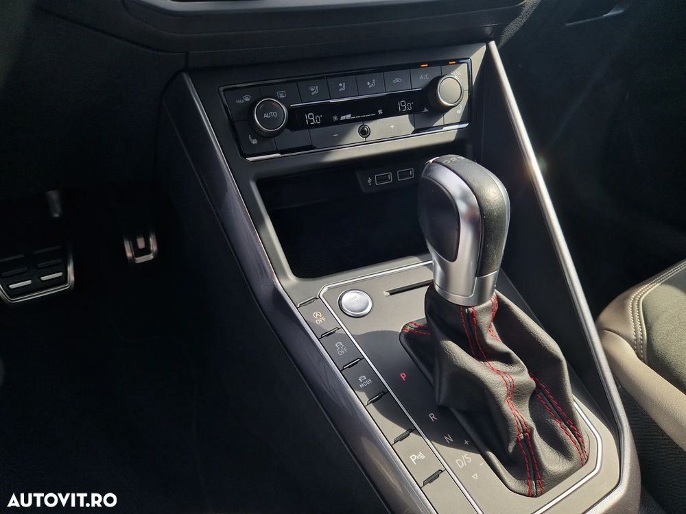 Volkswagen Polo 2.0 TSI DSG GTI - 19