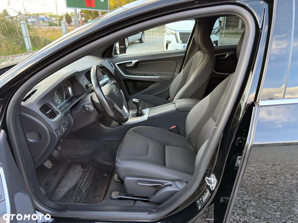 Volvo V60 D4 Momentum - 13