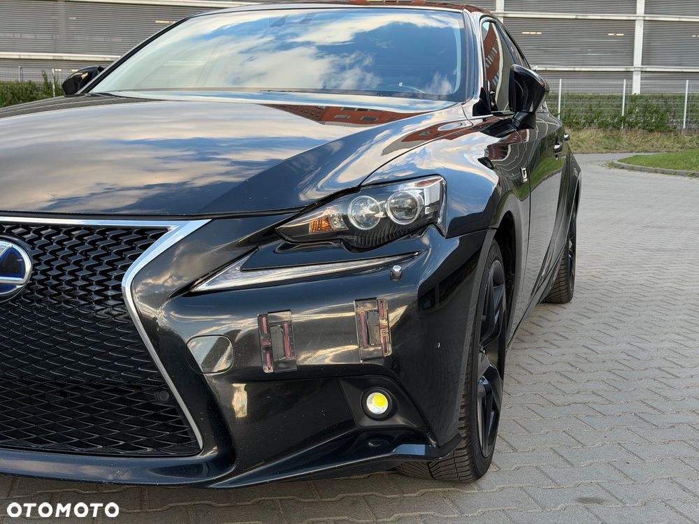 Lexus IS 300h Business Edition - 11
