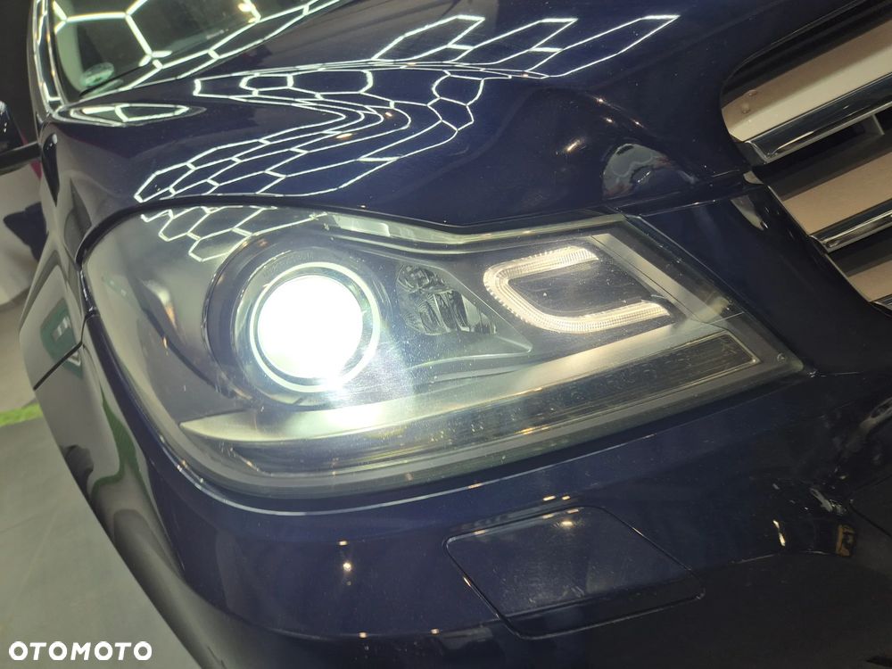 Mercedes-Benz Klasa C 200 T CGI Automatik BlueEFFICIENCY Avantgarde - 40
