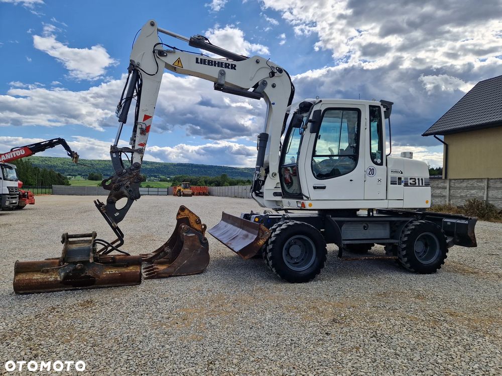 Liebherr A311 - 7