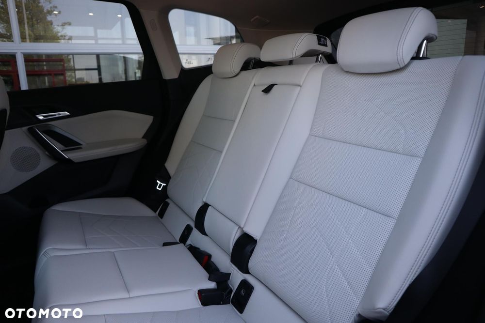 BMW iX1 eDrive20 66.5kWh xLine - 11