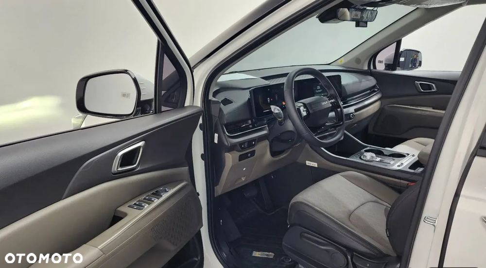 Kia Carnival - 11