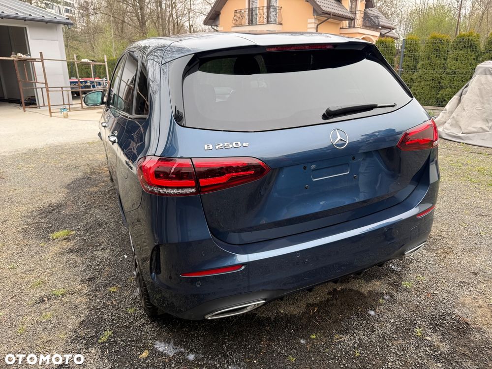 Mercedes-Benz Klasa B 250 e 8G-DCT AMG Line - 12