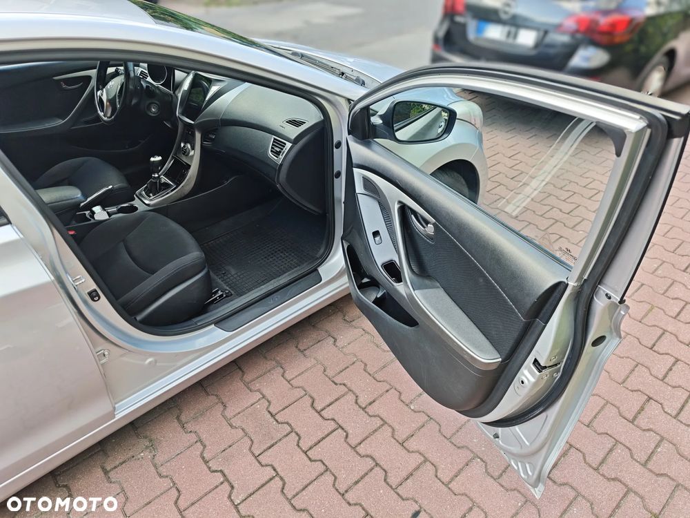 Hyundai Elantra 1.6 Comfort - 8