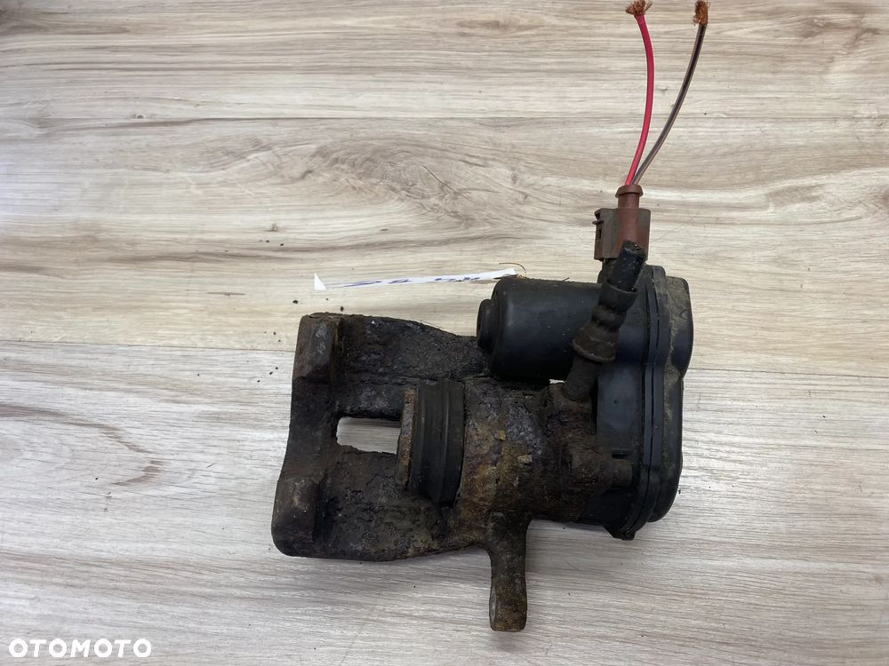 ZACISK HAMULCOWY ELEKTRYCZNY TYLNY  LEWY PRAWY AUDI A4 B8 - 4
