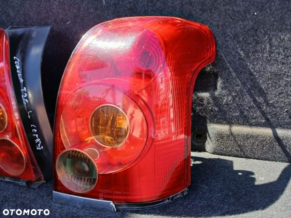 Toyota Corolla T25 kombi lampa tylna lewa, prawa - 2
