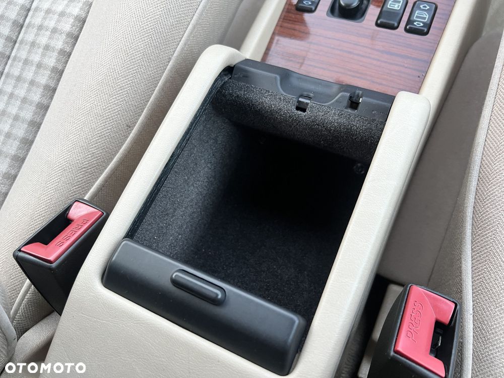 Mercedes-Benz Klasa E 260 - 28