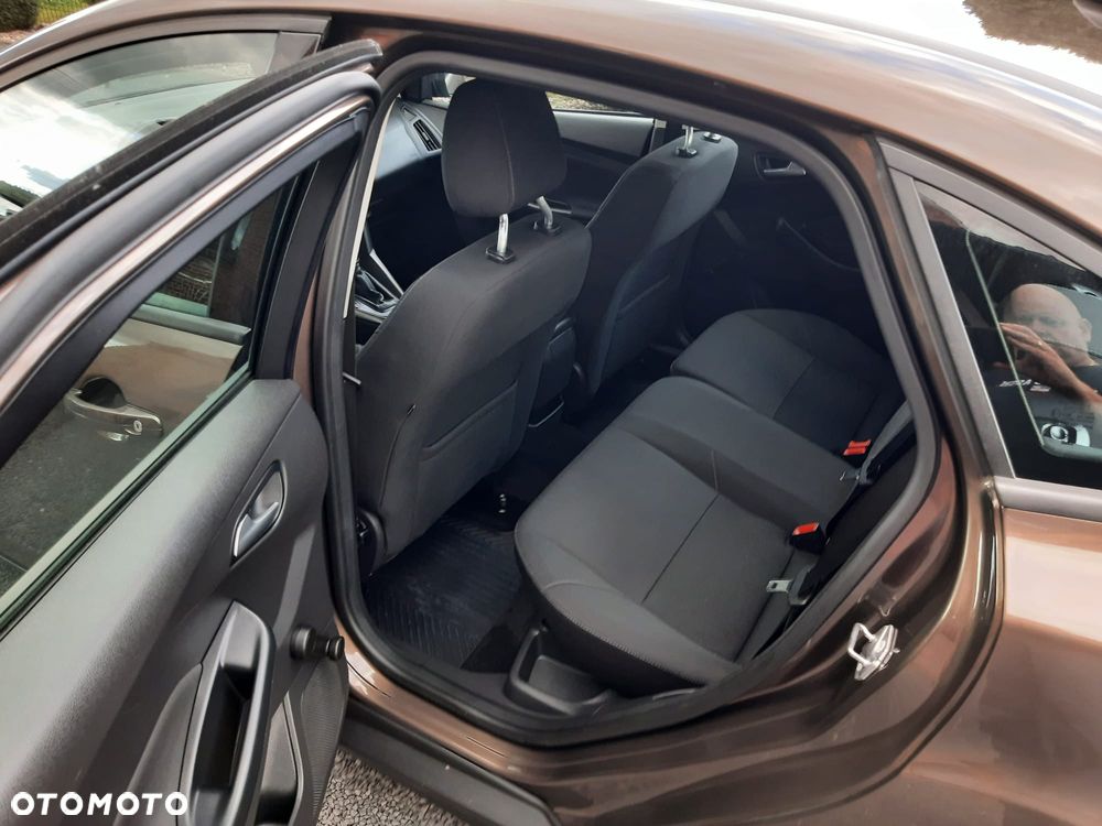 Ford Focus 1.6 SYNC Edition - 16
