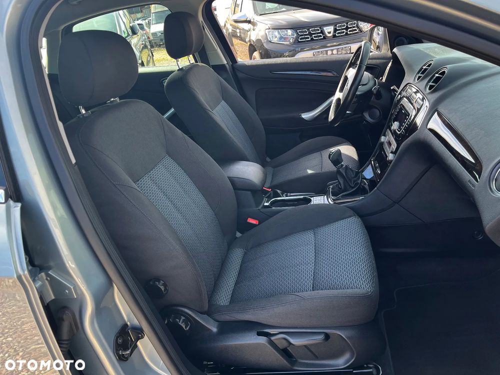 Ford Mondeo 2.0 Ghia - 28