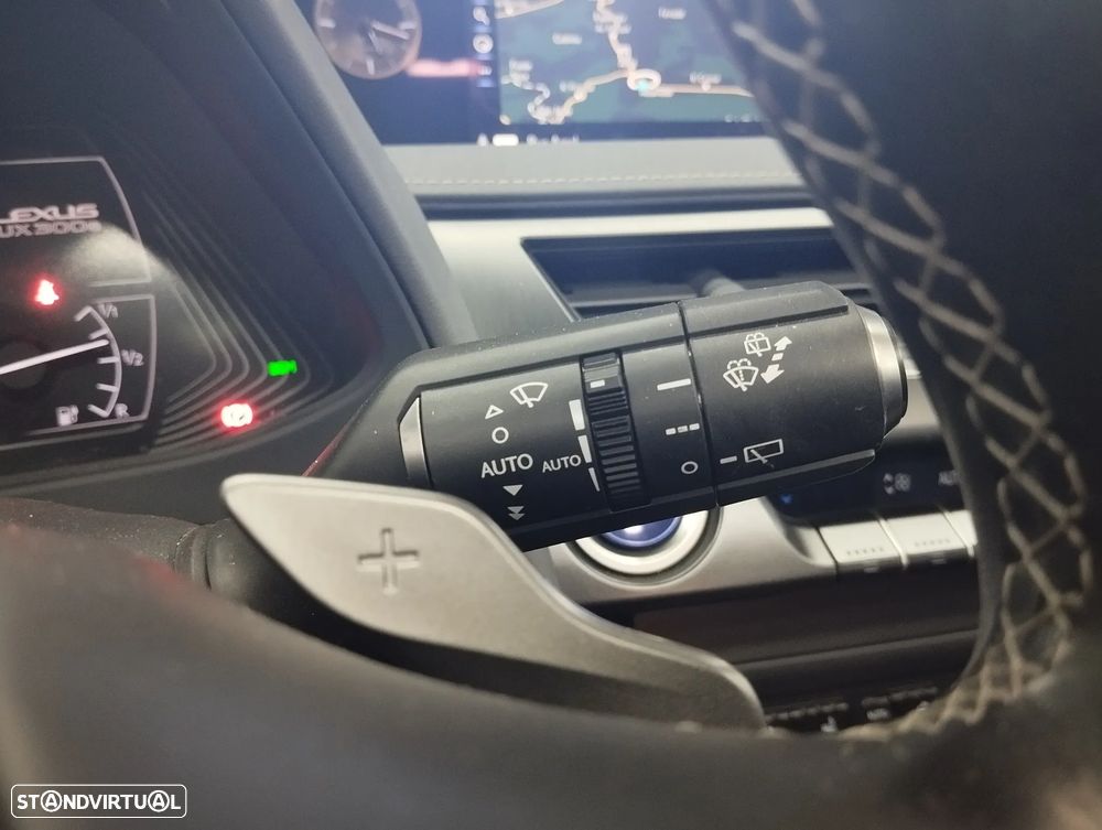 Lexus UX Luxury+TAE+JLL18 — fotografia 32