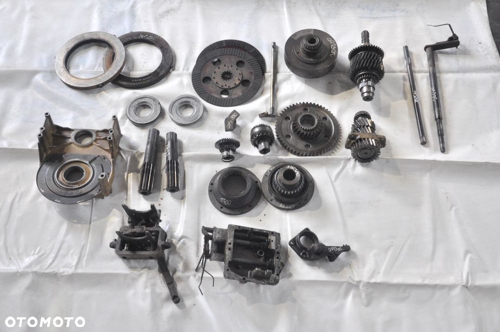 WAŁEK ZĘBATKA KOSZ KOŁO TALERZOWE JOHN DEERE 6400 - 1