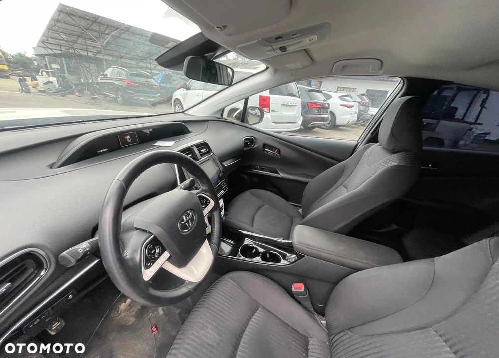 Toyota Prius ver-1-8-hybrid-executive - 15