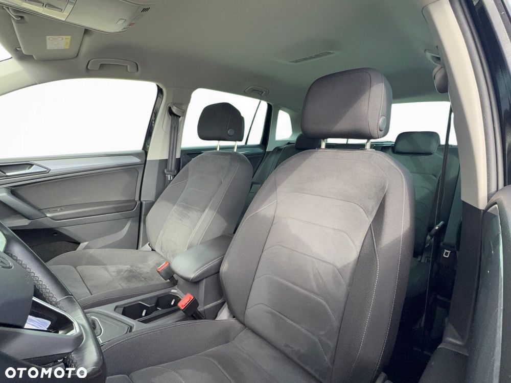 Volkswagen Tiguan - 32