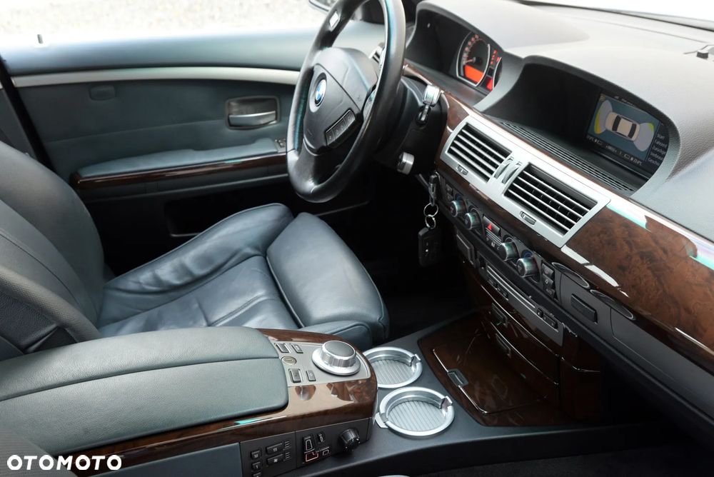 BMW Seria 7 750Li - 38