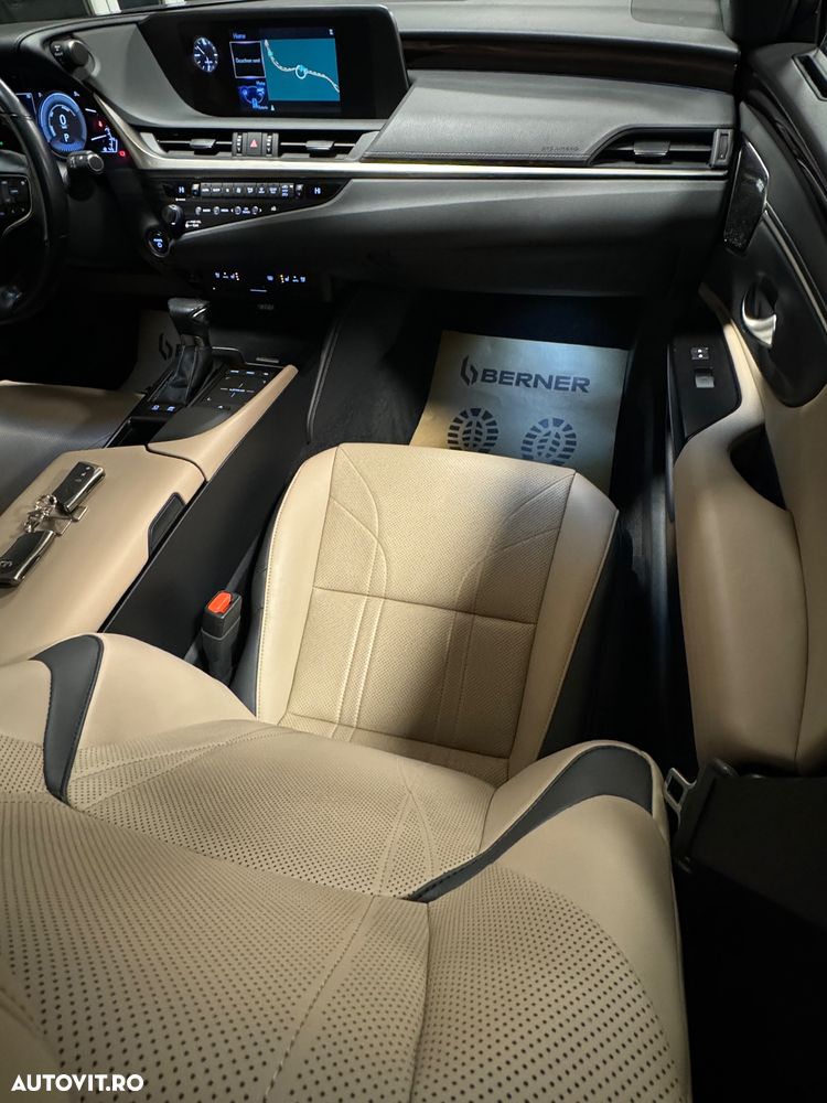 Lexus Seria ES 300h Business Edition - 24
