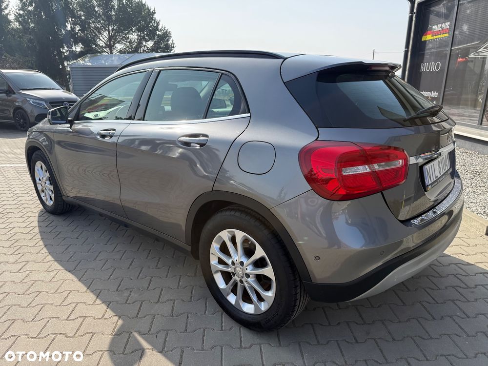 Mercedes-Benz GLA - 12