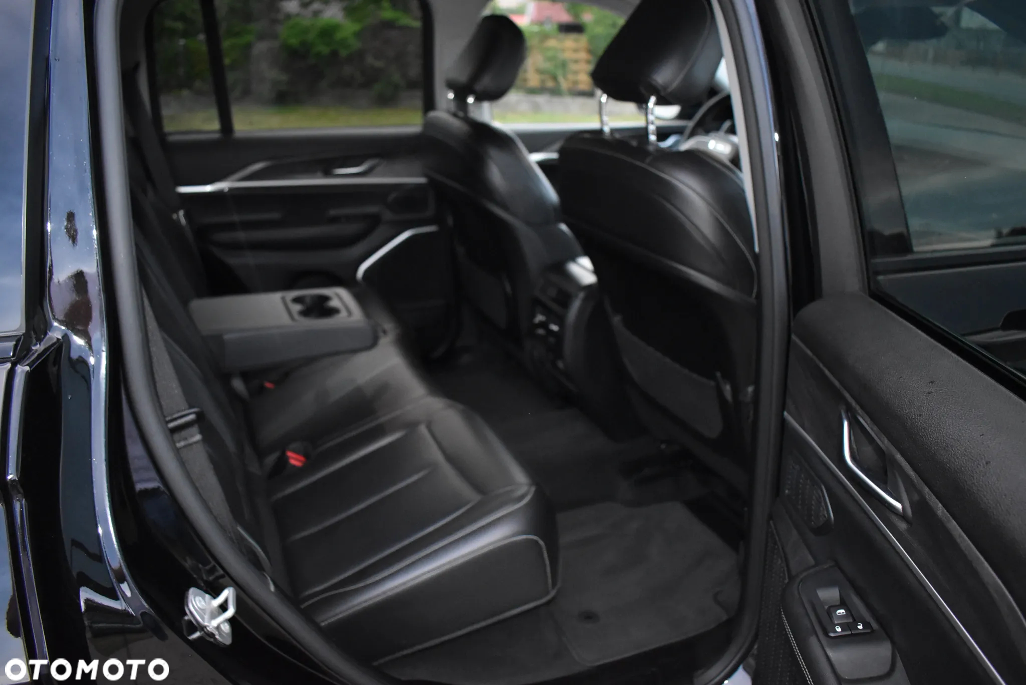 Jeep Grand Cherokee - 27