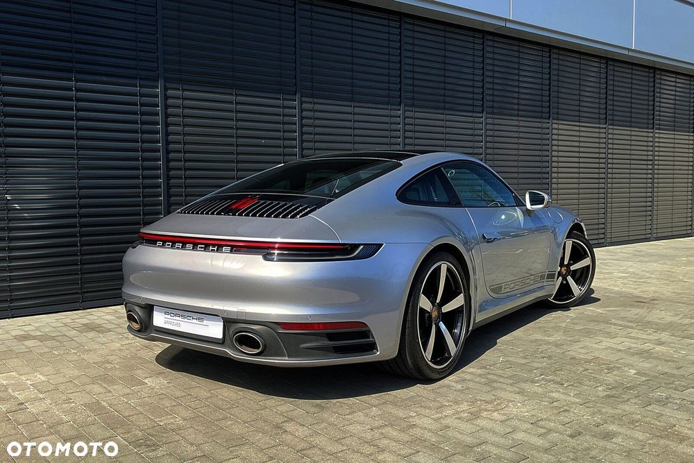 Porsche 911 Carrera - 5